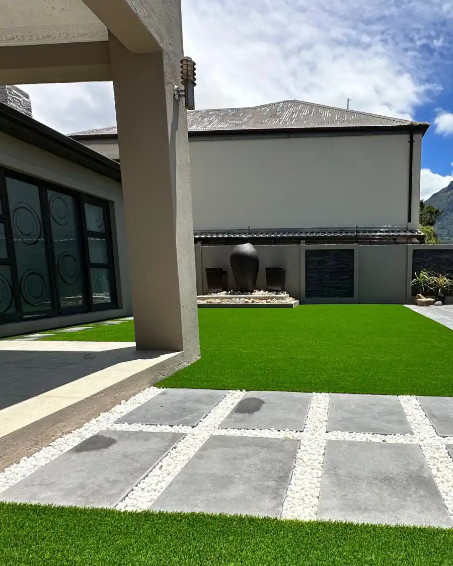artificial-grass-backyard/