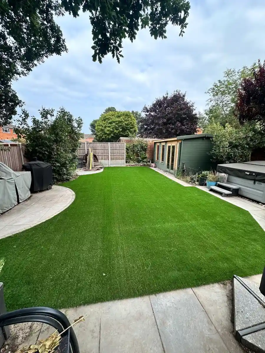 artificial-grass-backyard/