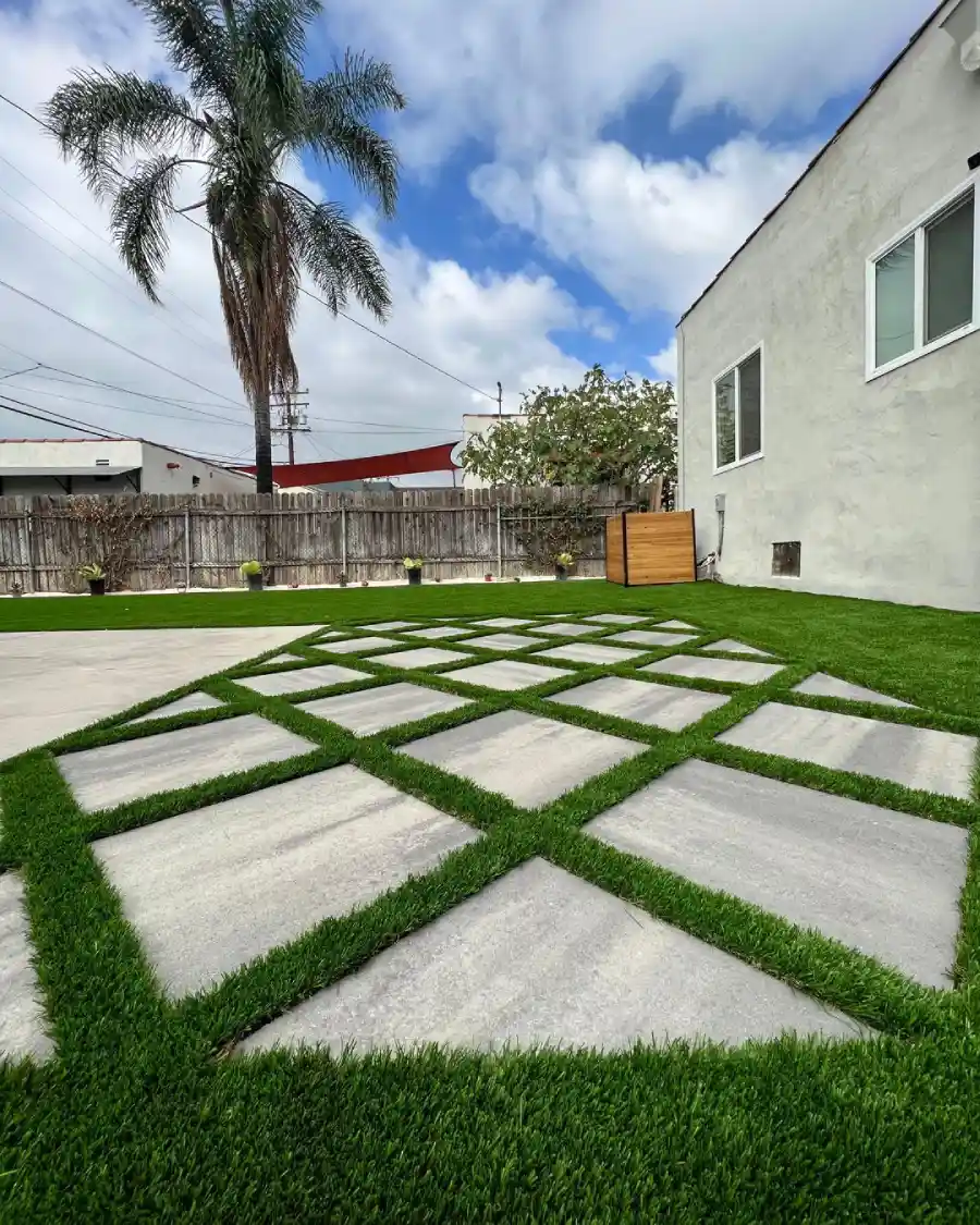 artificial-grass-backyard/