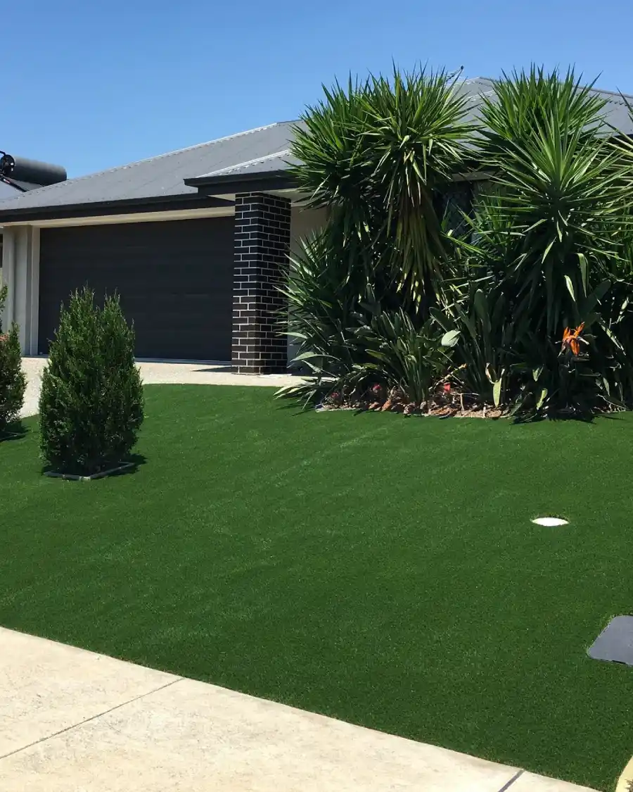 artificial-grass-backyard/
