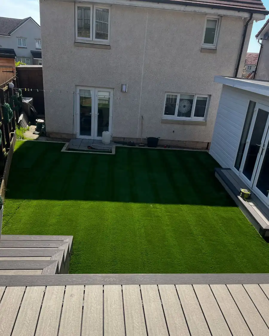 artificial-grass-backyard/