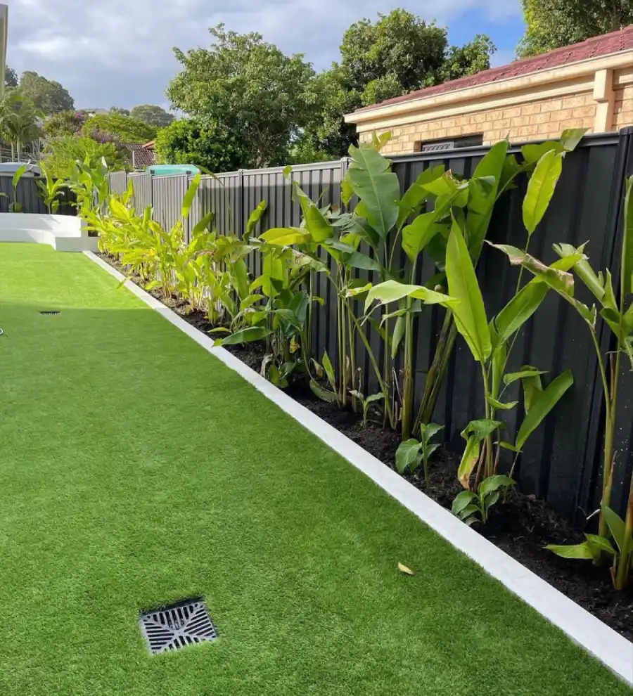 artificial-grass-backyard/