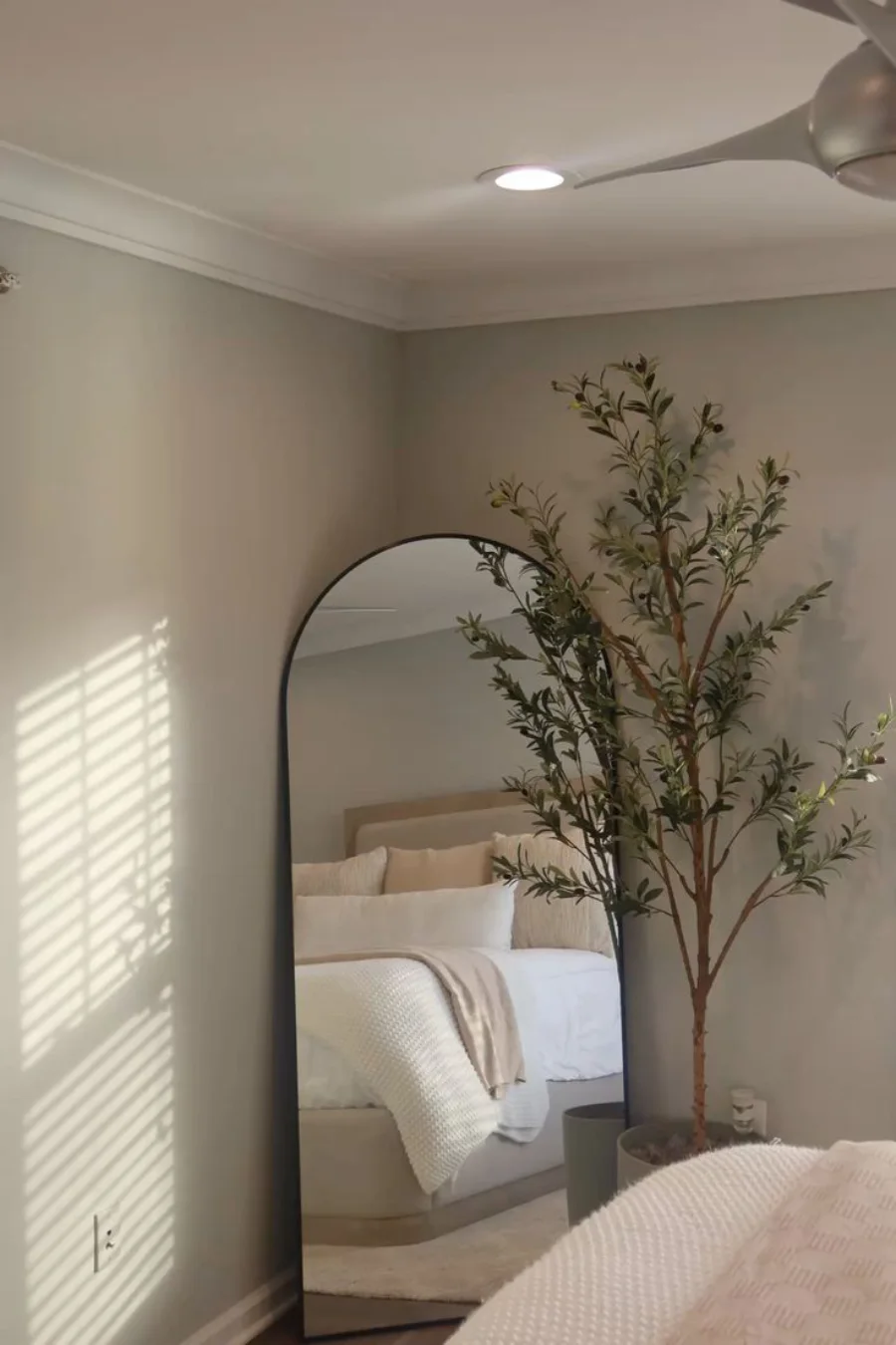 bedroom mirror ideas