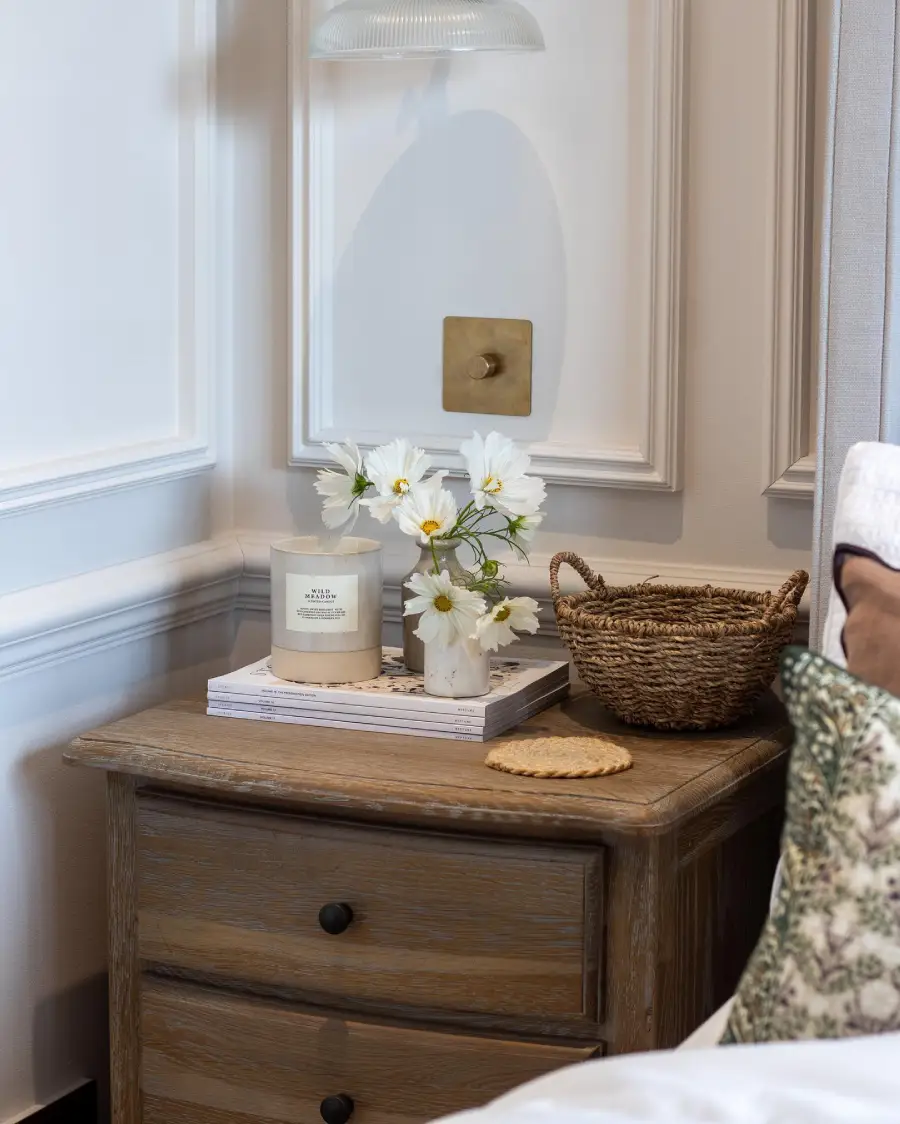 bedside table decor