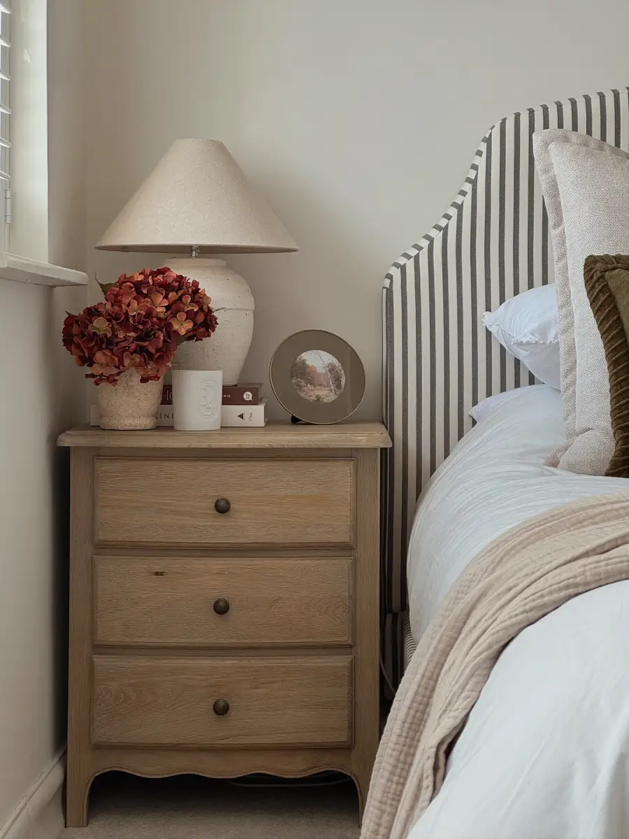 bedside table decor