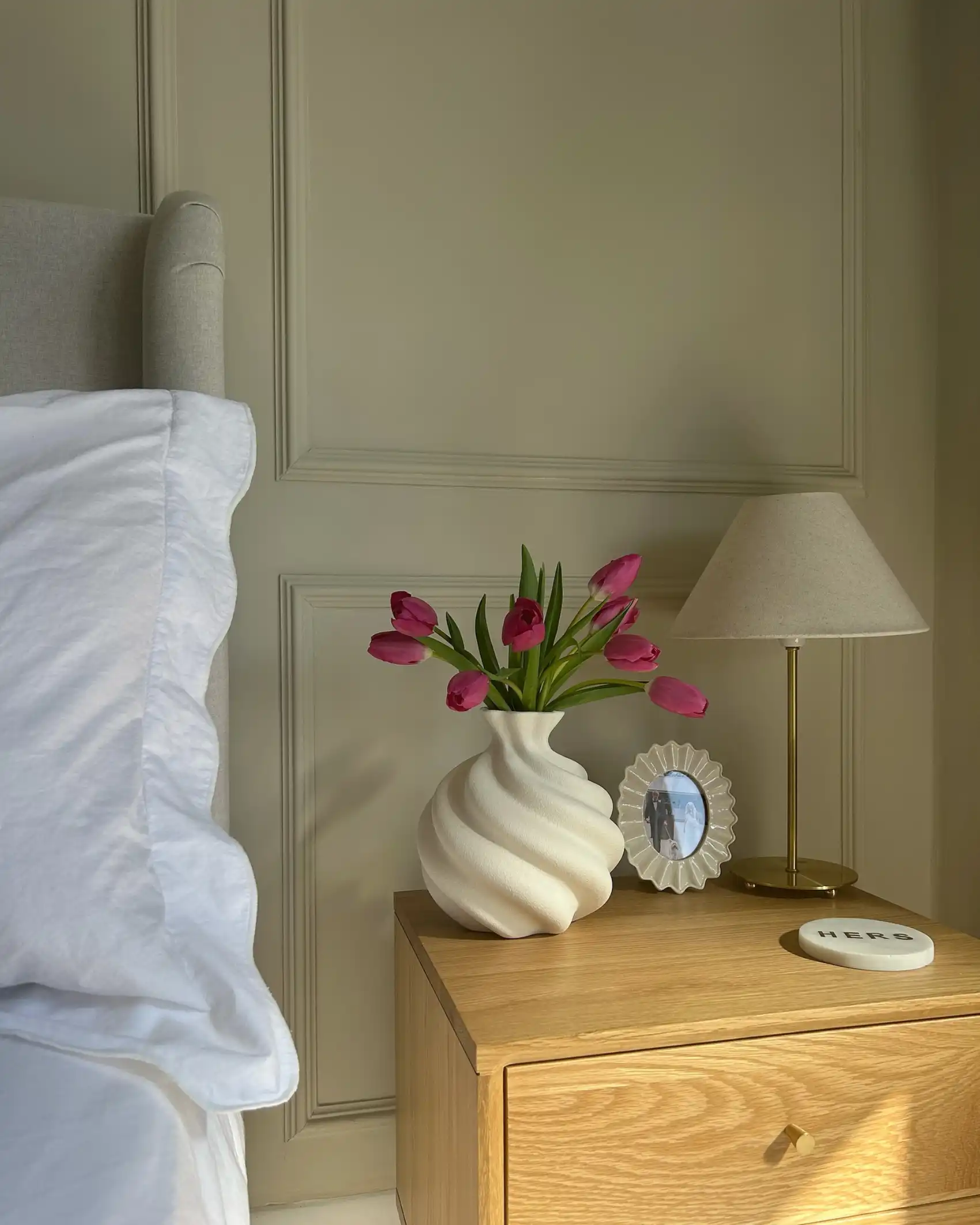 bedside table decor