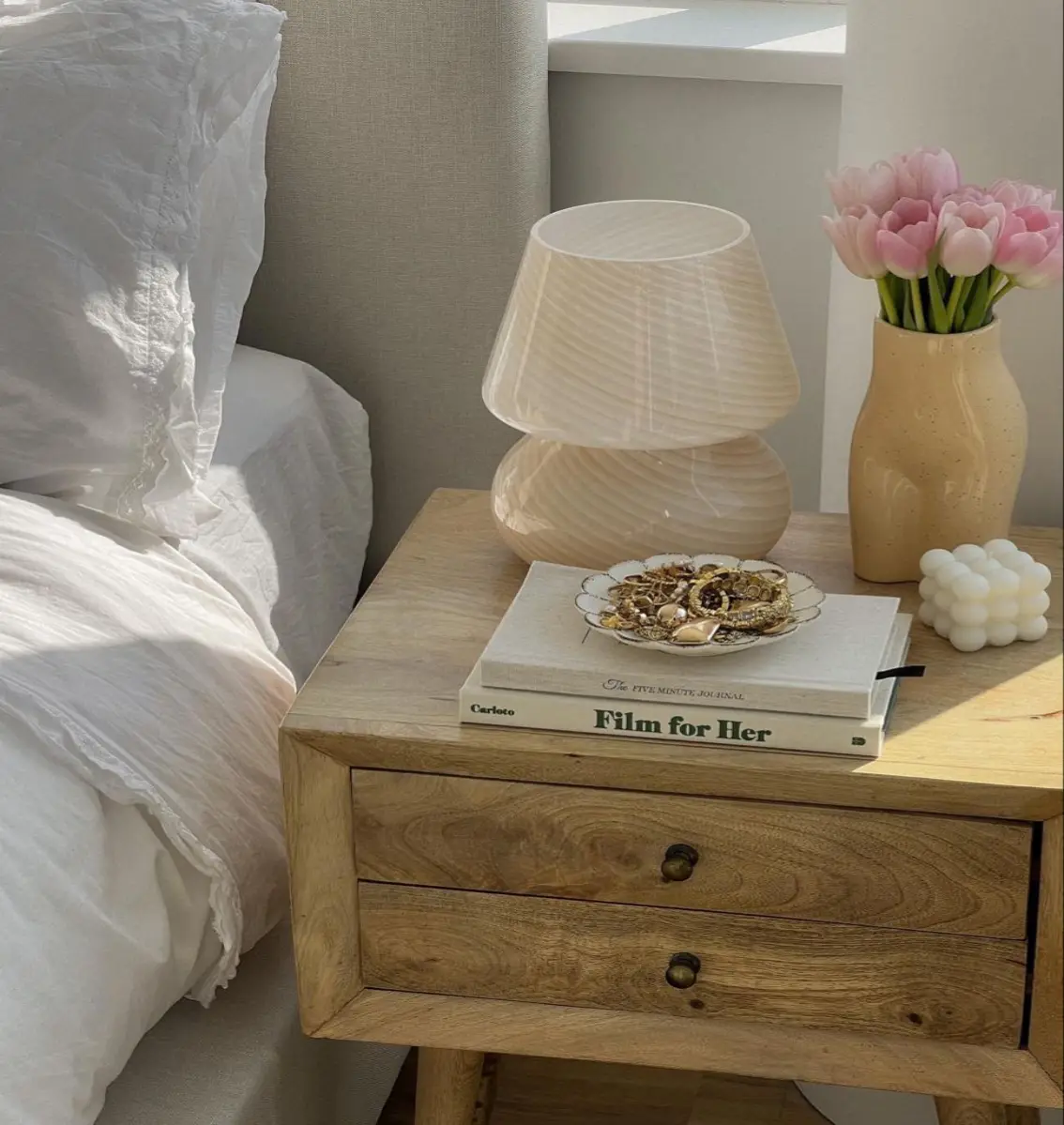 bedside table decor