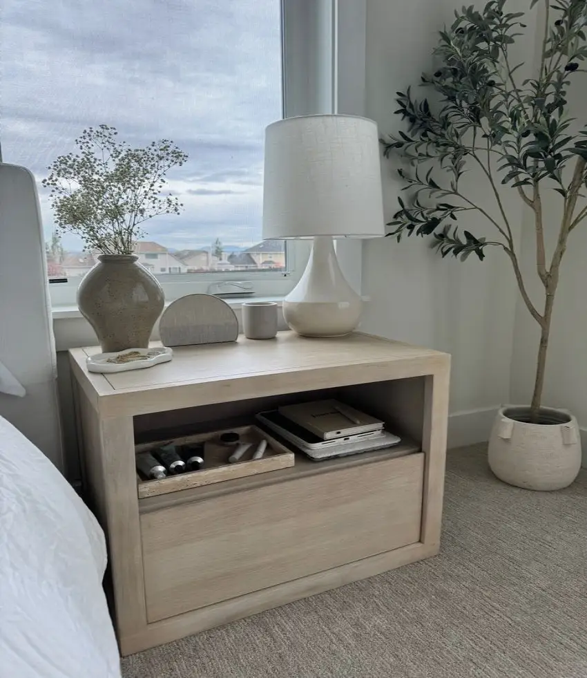 bedside table decor