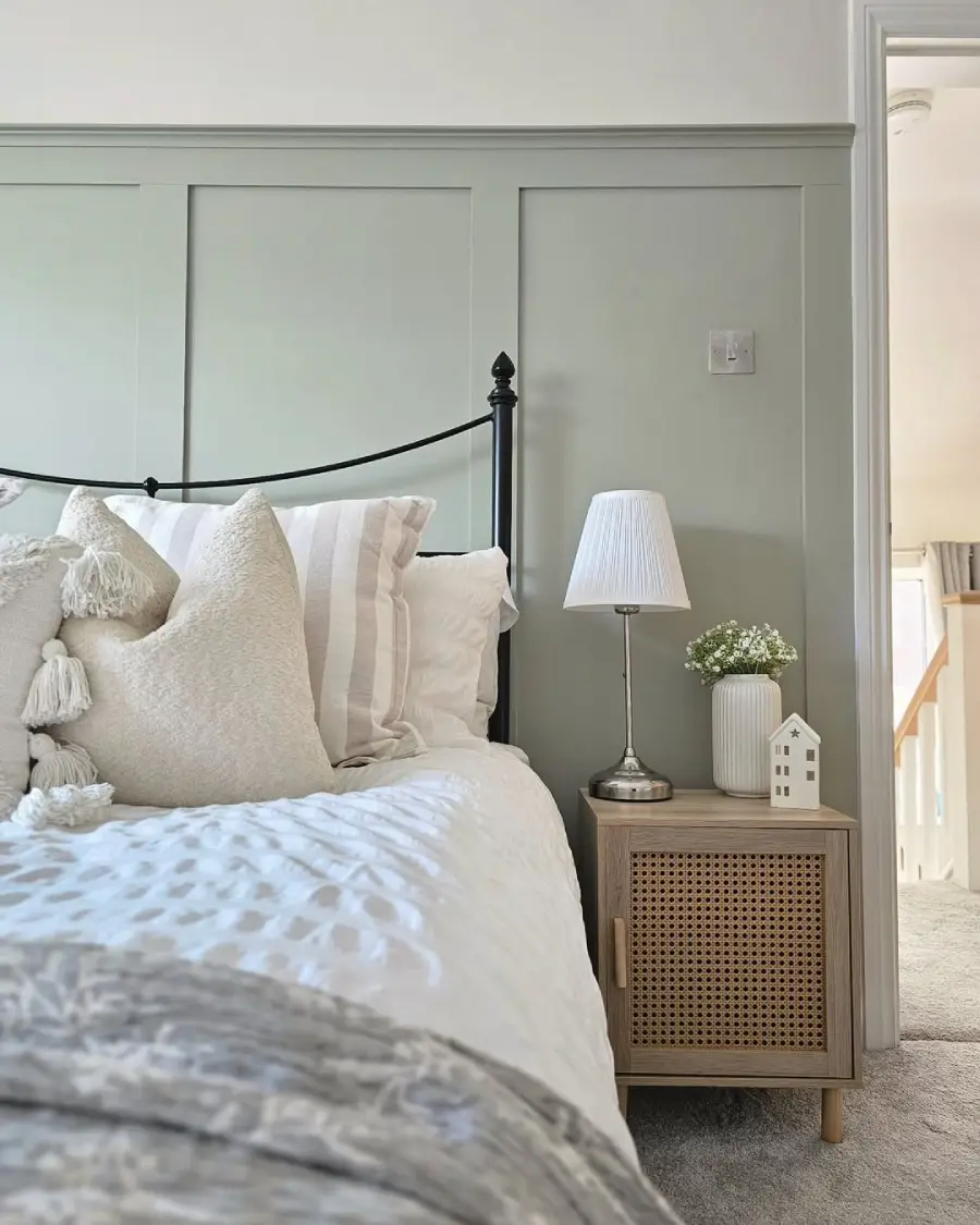bedside table decor