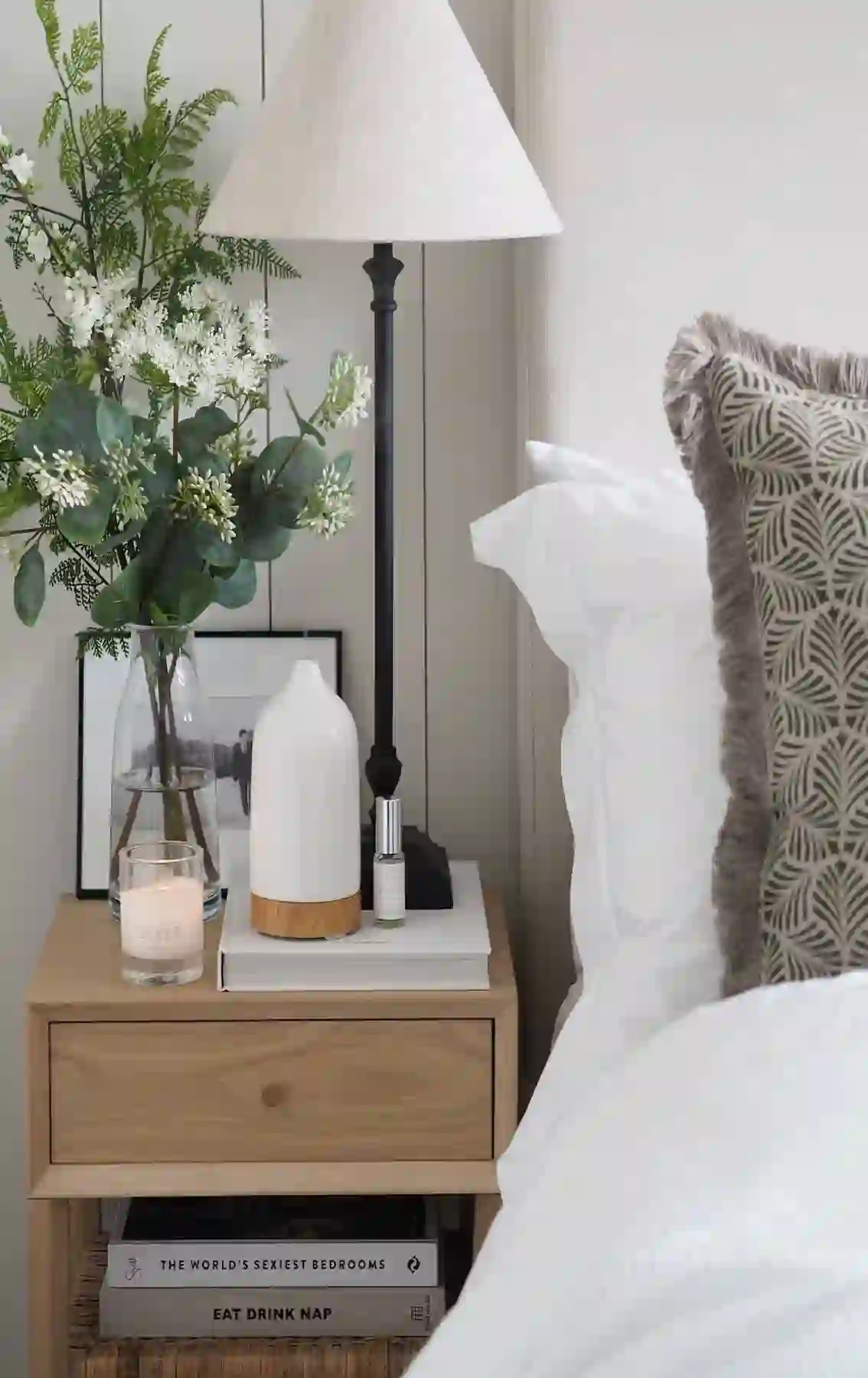 Chic Bedside Table Decor Ideas to Elevate Your Bedroom with Style and Functionality